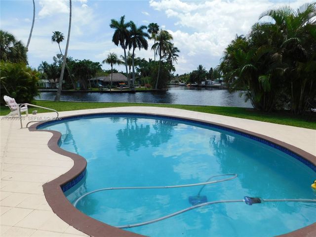 108 NE 30th St, Wilton Manors, FL 33334