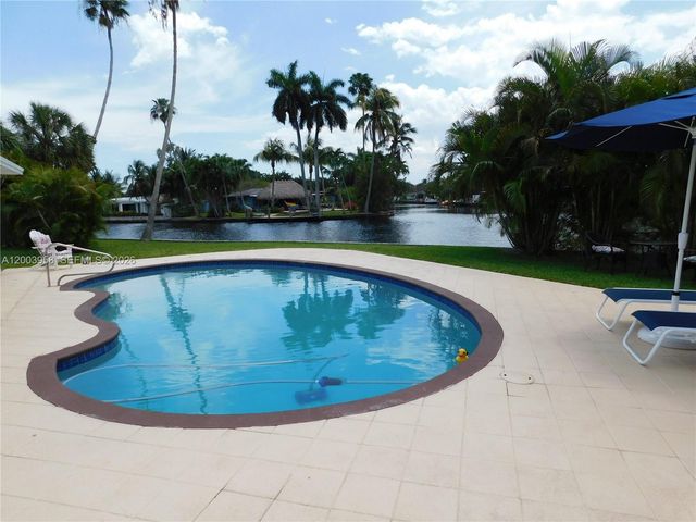 108 NE 30th St, Wilton Manors, FL 33334