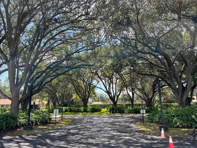 4075 Palm Forest Drive N, Delray Beach, FL 33445
