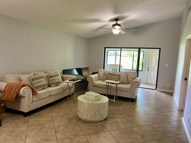 4075 Palm Forest Drive N, Delray Beach, FL 33445