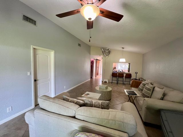 4075 Palm Forest Drive N, Delray Beach, FL 33445