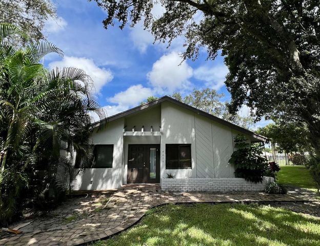 4075 Palm Forest Drive N, Delray Beach, FL 33445