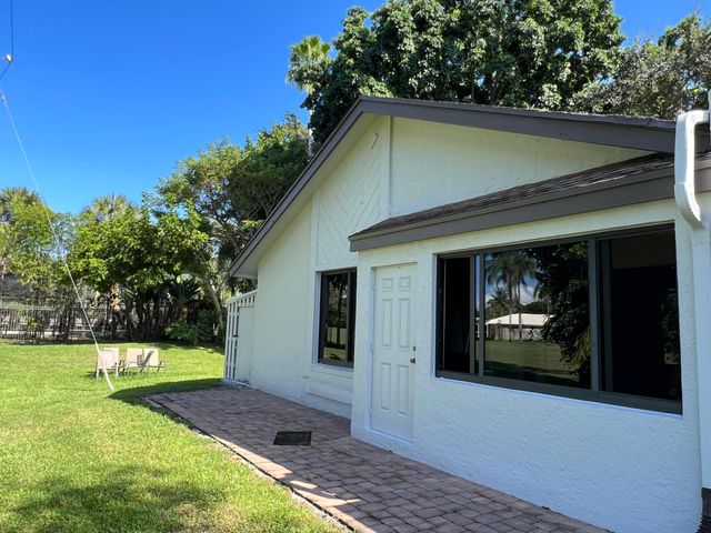 4075 Palm Forest Drive N, Delray Beach, FL 33445