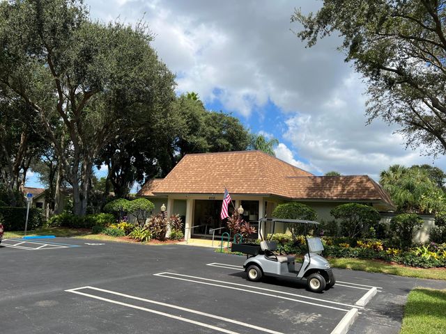 4075 Palm Forest Drive N, Delray Beach, FL 33445