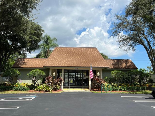 4075 Palm Forest Drive N, Delray Beach, FL 33445
