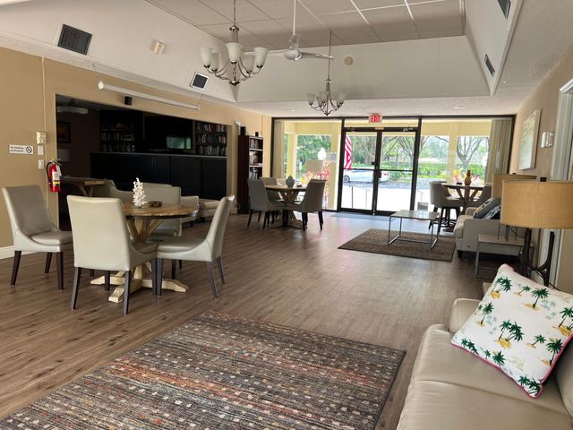 4075 Palm Forest Drive N, Delray Beach, FL 33445