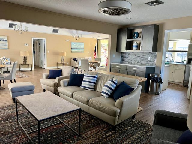 4075 Palm Forest Drive N, Delray Beach, FL 33445