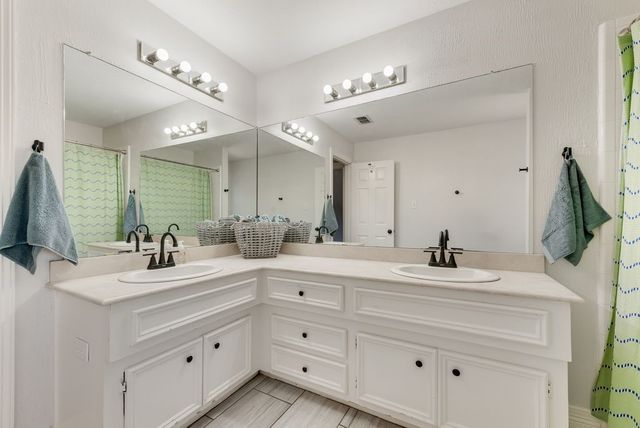 7713 Pine Street, Irving, TX 75063