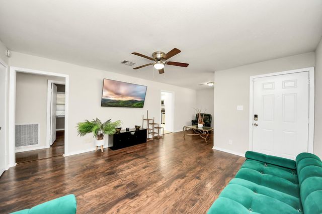 5870 Overdale Street, Houston, TX 77033