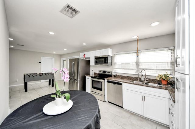 5870 Overdale Street, Houston, TX 77033
