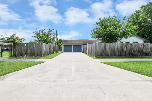 5870 Overdale Street, Houston, TX 77033