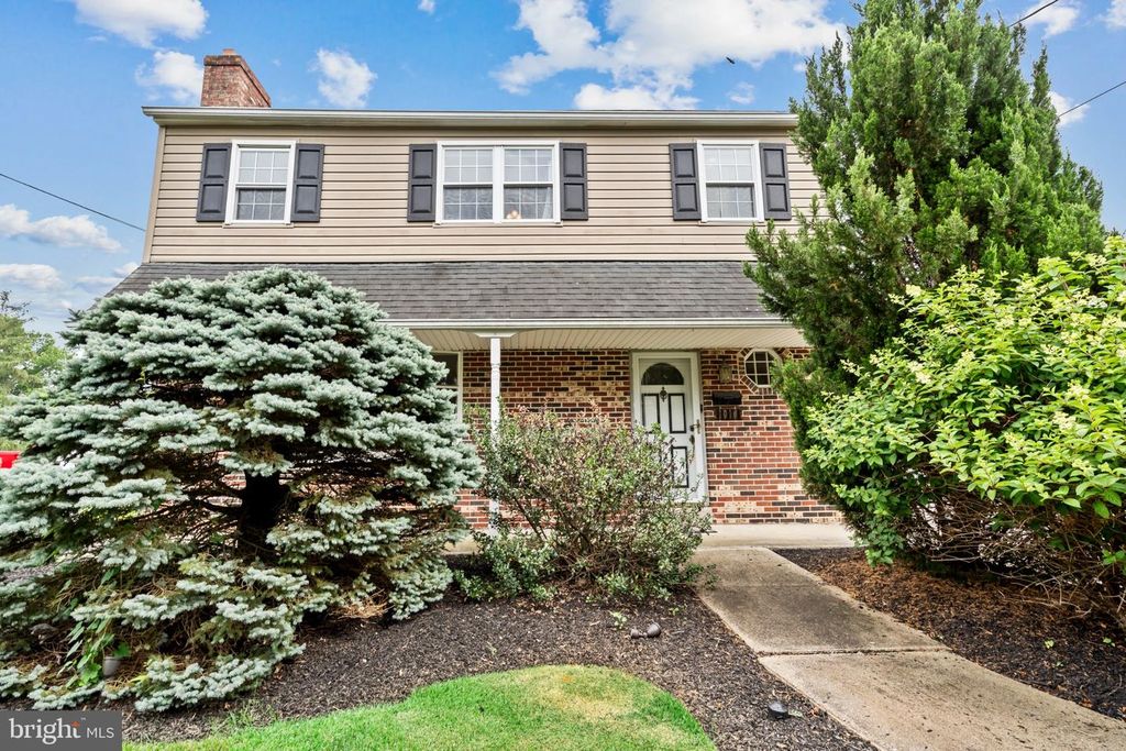 1016 GREEN LN, Secane, PA 19018