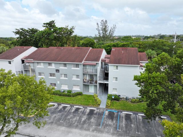 1133 N Benoist Farms Road 105, West Palm Beach, FL 33411