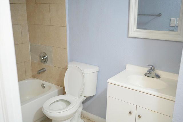 1133 N Benoist Farms Road 105, West Palm Beach, FL 33411