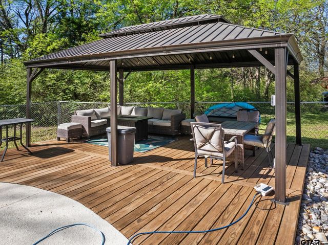 321 US HWY 67 W, Mt Vernon, TX 75457