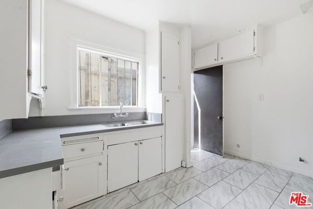 1570 E 110th Street, Los Angeles, CA 90059