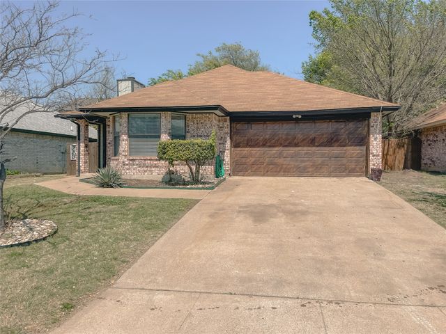 10216 Pack Saddle Court, Fort Worth, TX 76108