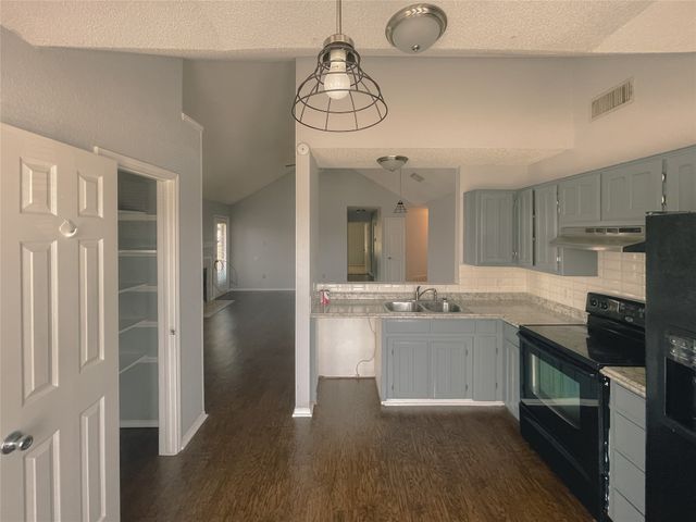 10216 Pack Saddle Court, Fort Worth, TX 76108