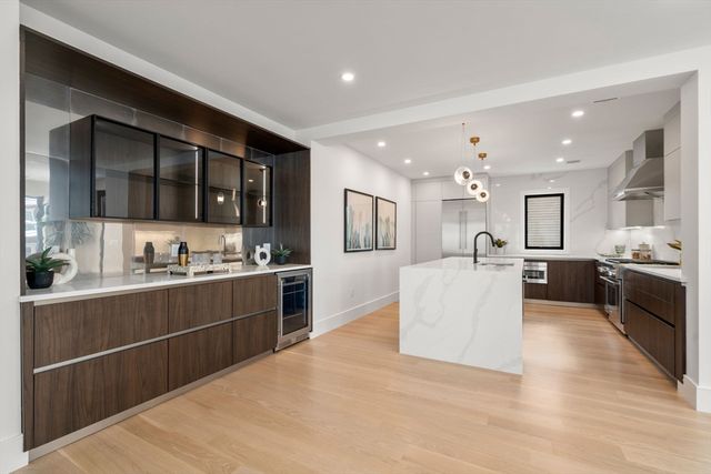 116 Thorndike St 2, Brookline, MA 02446