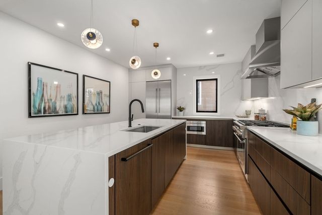 116 Thorndike St 2, Brookline, MA 02446