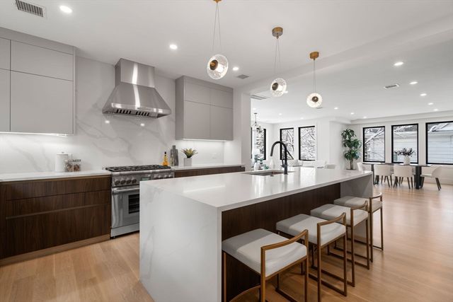 116 Thorndike St 2, Brookline, MA 02446