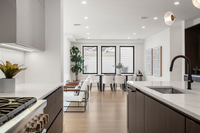 116 Thorndike St 2, Brookline, MA 02446