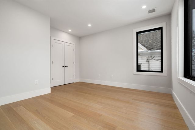 116 Thorndike St 2, Brookline, MA 02446