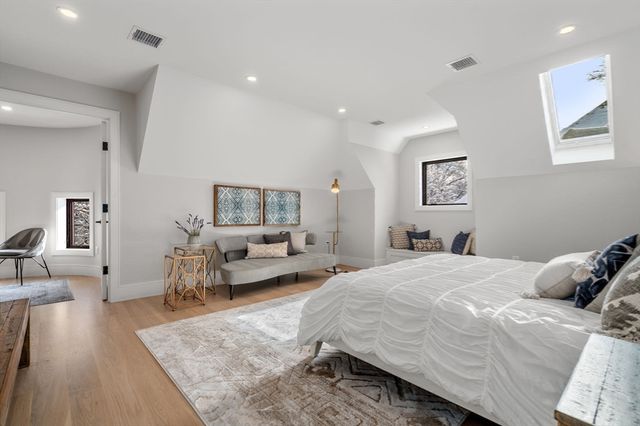 116 Thorndike St 2, Brookline, MA 02446