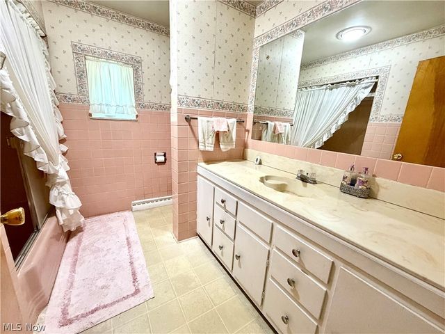 6291 Veterans Blvd, Chester, WV 26034