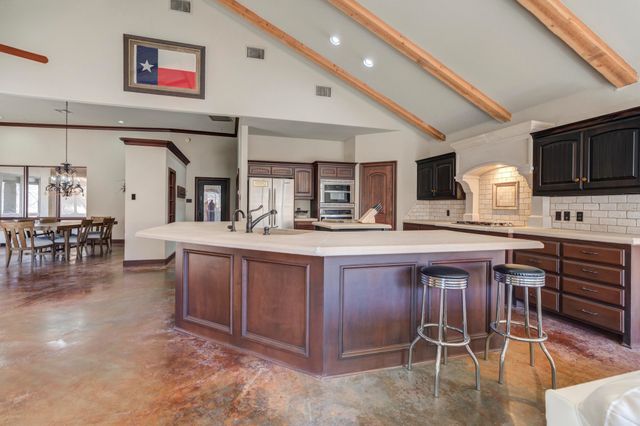 41 S Lakeshore Drive, Ransom Canyon, TX 79366