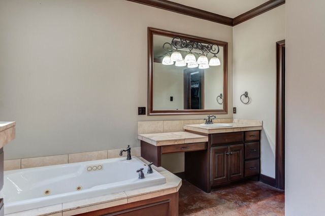 41 S Lakeshore Drive, Ransom Canyon, TX 79366