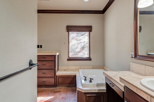 41 S Lakeshore Drive, Ransom Canyon, TX 79366