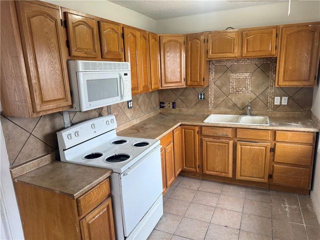 7408 E 49th Terrace, Kansas City, MO 64129