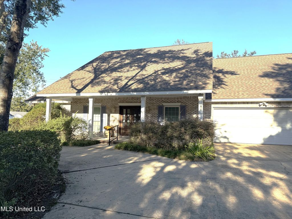 6303 Prado Road, Ocean Springs, MS 39564