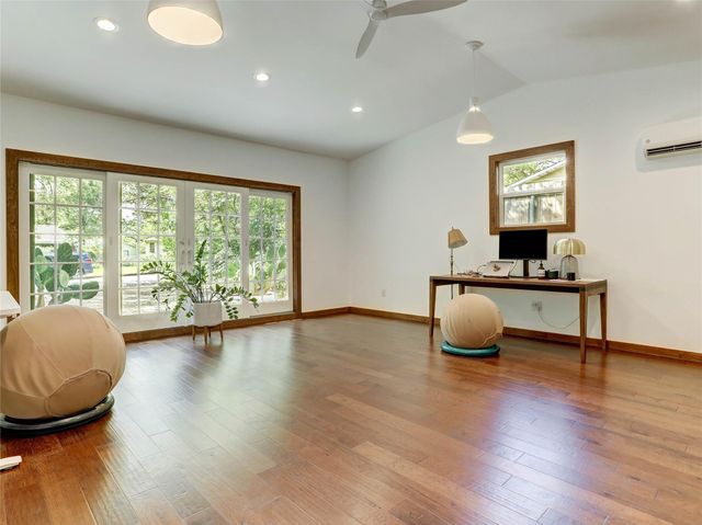 1804 E 39th ST, Austin, TX 78722