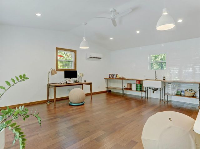 1804 E 39th ST, Austin, TX 78722