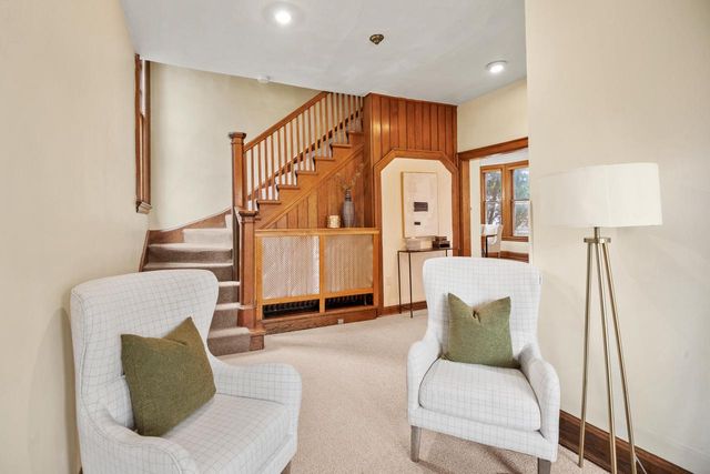 2918 N Hackett AVENUE, Milwaukee, WI 53211