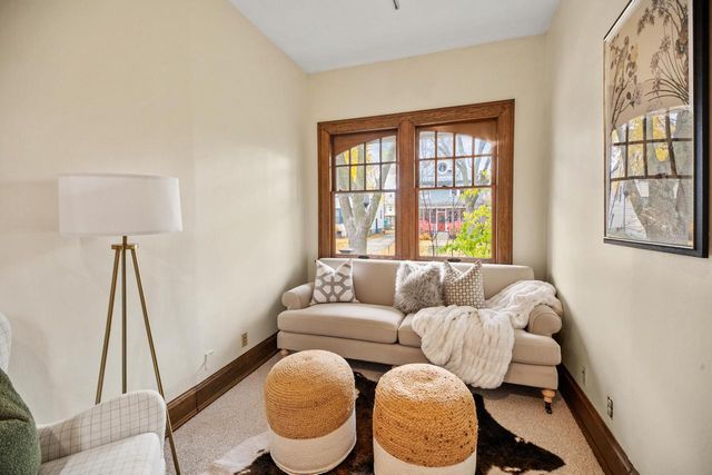 2918 N Hackett AVENUE, Milwaukee, WI 53211