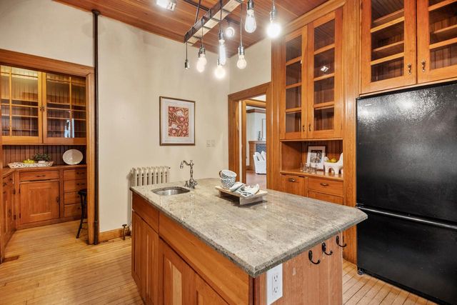 2918 N Hackett AVENUE, Milwaukee, WI 53211