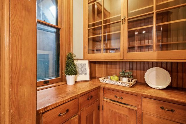 2918 N Hackett AVENUE, Milwaukee, WI 53211