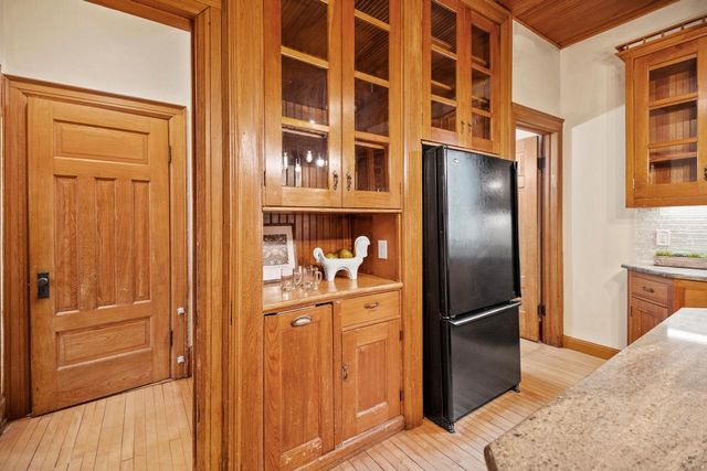 2918 N Hackett AVENUE, Milwaukee, WI 53211