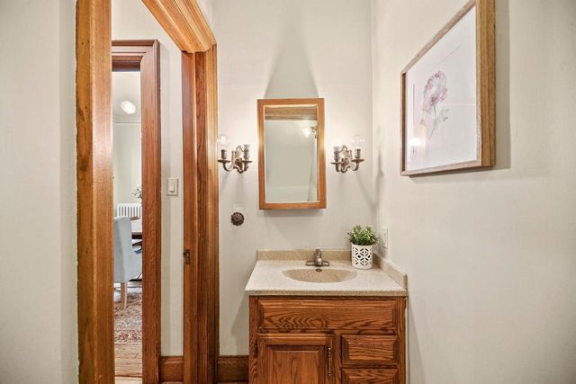 2918 N Hackett AVENUE, Milwaukee, WI 53211