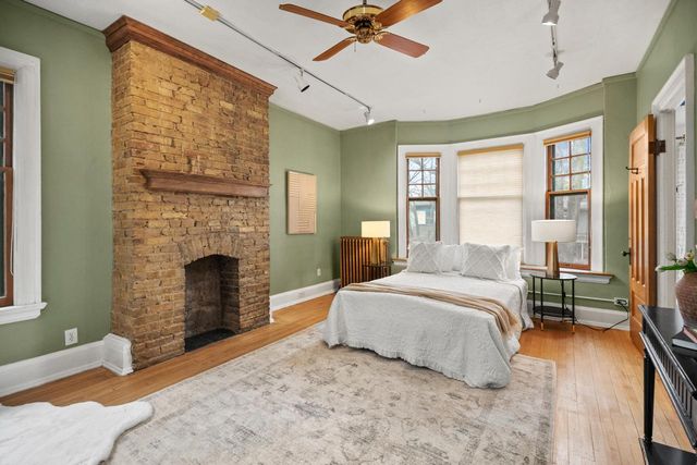 2918 N Hackett AVENUE, Milwaukee, WI 53211