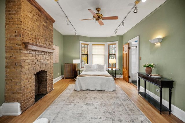 2918 N Hackett AVENUE, Milwaukee, WI 53211