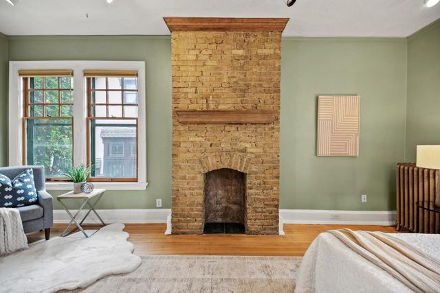 2918 N Hackett AVENUE, Milwaukee, WI 53211