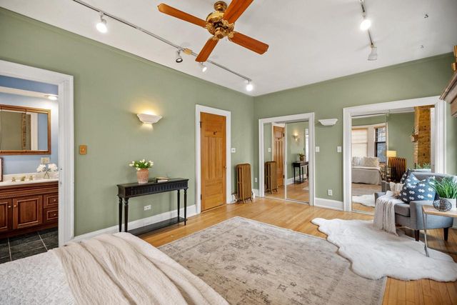 2918 N Hackett AVENUE, Milwaukee, WI 53211