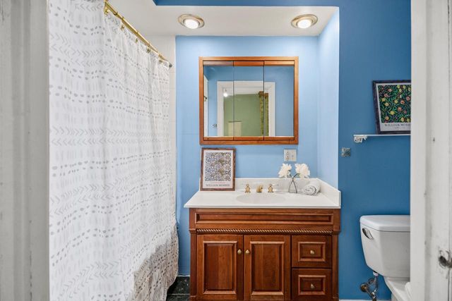 2918 N Hackett AVENUE, Milwaukee, WI 53211