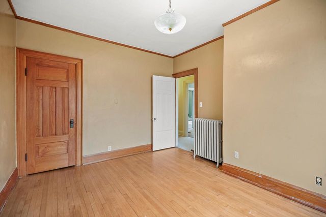 2918 N Hackett AVENUE, Milwaukee, WI 53211