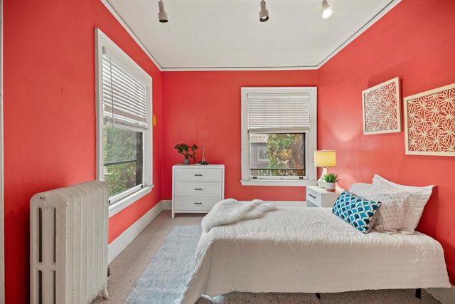 2918 N Hackett AVENUE, Milwaukee, WI 53211