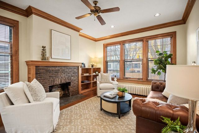 2918 N Hackett AVENUE, Milwaukee, WI 53211